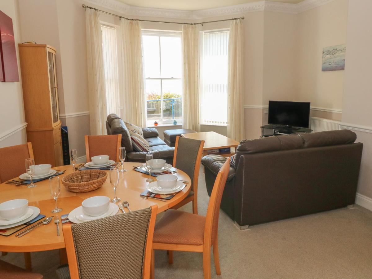 6 South Beach Court Tenby Exterior foto